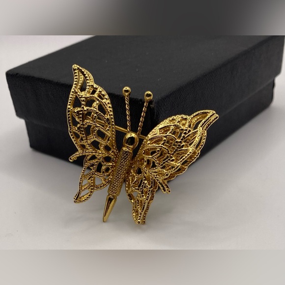 Monet Filigree Butterfly Brooch 1970’s (Susan Caplan Rediscovered) - Picture 1 of 11